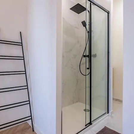 Le Havre Urbain En Hyper Centre * La Rochelle (Charente-Maritime)